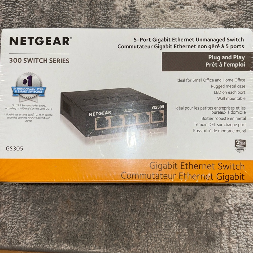 NETGEAR Ethernet Splitter 5-Port Gigabit Unmanaged Home Network Switch (GS305)